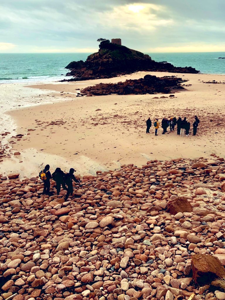 Fieldtrip day 2 - visit to Portlet Bay #Jersey with Freddie from @Bluemarinef to explore ‘No Take Zone’ and Marine Park ideas! Excited to see forthcoming @nef report on value of #marine #ecosystem services there! @uniexecges #cgesinthefield @UniofExeterESI