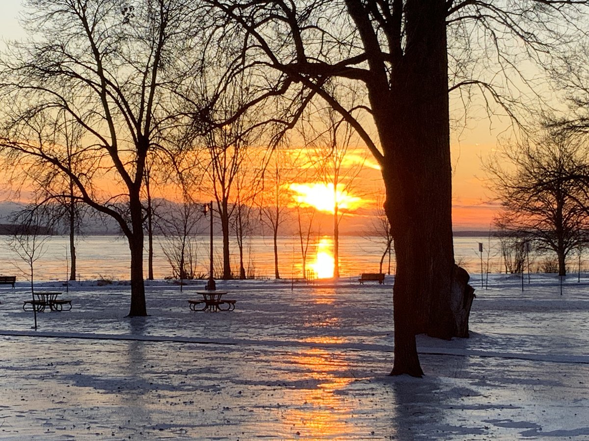 Terry Mosher (@terrymosher1) on Twitter photo Today's photo du jour was taken just a few minutes ago, outside our house in Lachine. Whenever possible, I like to pause and watch the sunset for a few minutes, thinking good thoughts about someone I once knew who has passed on to wherever it is we eventually go. Today's photo du jour was taken just a few minutes ago, outside our house in Lachine. Whenever possible, I like to pause and watch the sunset for a few minutes, thinking good thoughts about someone I once knew who has passed on to wherever it is we eventually go.
