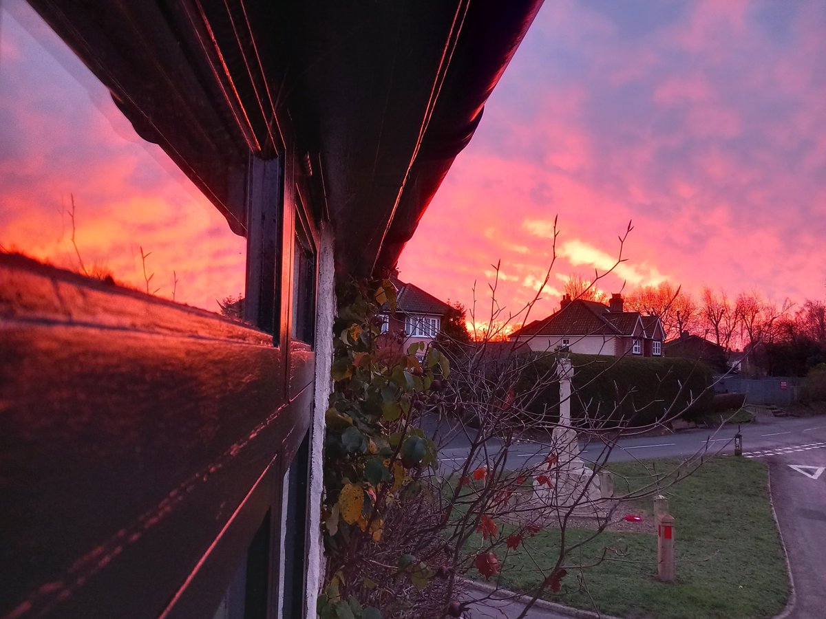 Emma Pinder 🇪🇺 🇺🇦💙 #FBPA 😷 tweet media