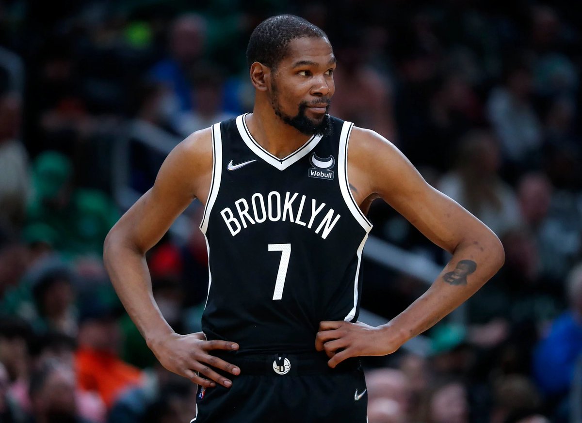 LegionHoops's tweet photo. LeBron on who could surpass him on the NBA’s all-time scoring list:

"Kevin Durant's name is 'Easy Money' &amp; 'Slim Reaper' for a reason... Kyrie, Luka, Embiid, Giannis. Those guys put numbers on the board."

(via @ESPNNBA) https://t.co/Q331dVV0GS