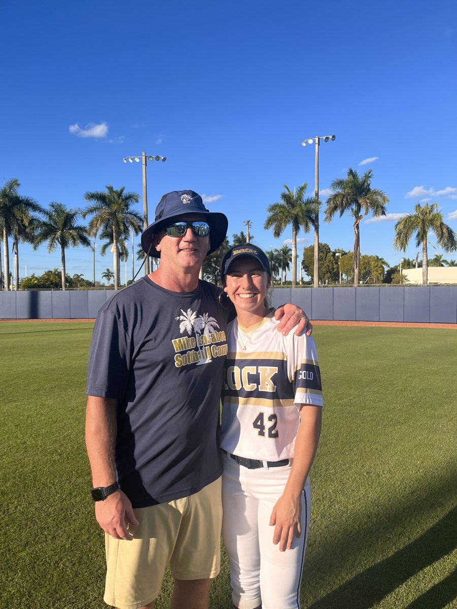 kiersten2024's tweet photo. Thank you @coachbee9 , @mikemeyersfiu and the @fiusoftball players for an amazing camp experience.  I enjoyed learning about your program and touring your beautiful campus.  #pawsup https://t.co/PkBd07fzLQ