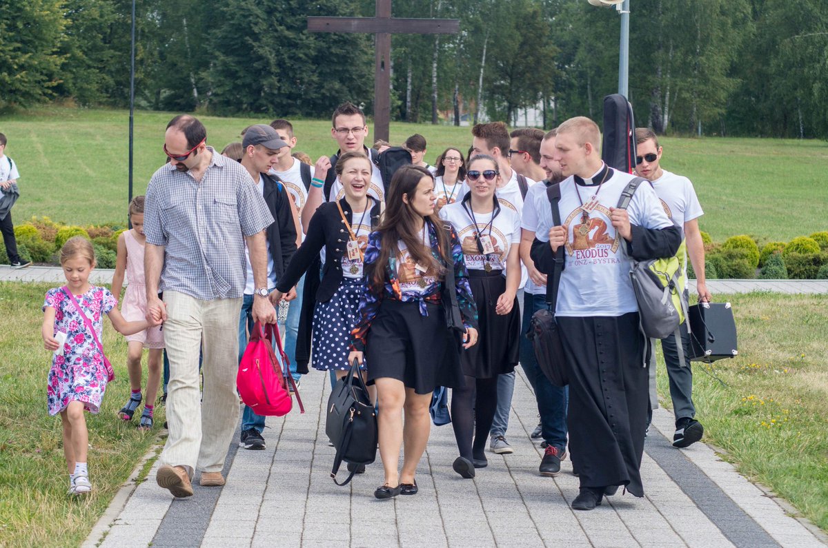 OazaKrakow's tweet photo. No właśnie! 😄 A czy Ty już słyszał*ś o Szkoleniu dla każdego o głębokim pragnieniu serca, by prowadzić scholę? 🎼
Jeśli nie, to już dziś zajrzyj do wydarzenia: https://t.co/N2MqJWb8s2
A tu łap formularz zapisów: https://t.co/sPIpL6SOFq
#tbt #DW2017 #IIONŻ #szkoleniezDDMuz https://t.co/oEZHQIvrtG