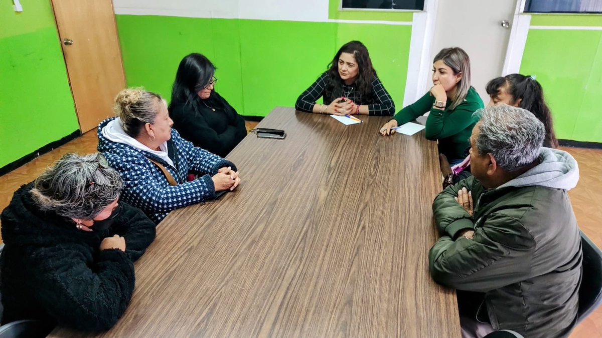 Martes de mucho trabajo 💪🏼 en compañía de <a href="/Ltchalehdez/">AleHdz</a> nos reunimos con representantes de los comerciantes de nuestra hermosa capital para dar respuesta a sus inquietudes y reiterar nuestro incondicional apoyo✨