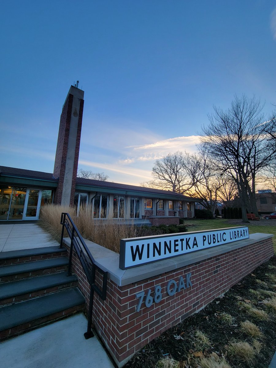 WinnLib's tweet image. Anyone else looking forward to reading outside again? 📕  

#WNPLD #WinnetkaLibrary #NorthfieldLibrary