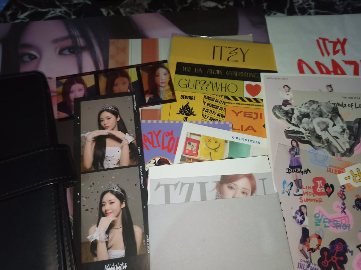 tzurchve's tweet photo. wts lfb twice ph 
 
quitting sale !

- ₱4420 + pf 
- payo (prio) / 1 week dop with dp
- all onhand, not fot sensitive buyers

reply/dm "mine + set" to claim

# nayeon summer nights signed denim yes i am sana specs fancy black white tzuliet tzuyu angel https://t.co/A8qSKeme85
