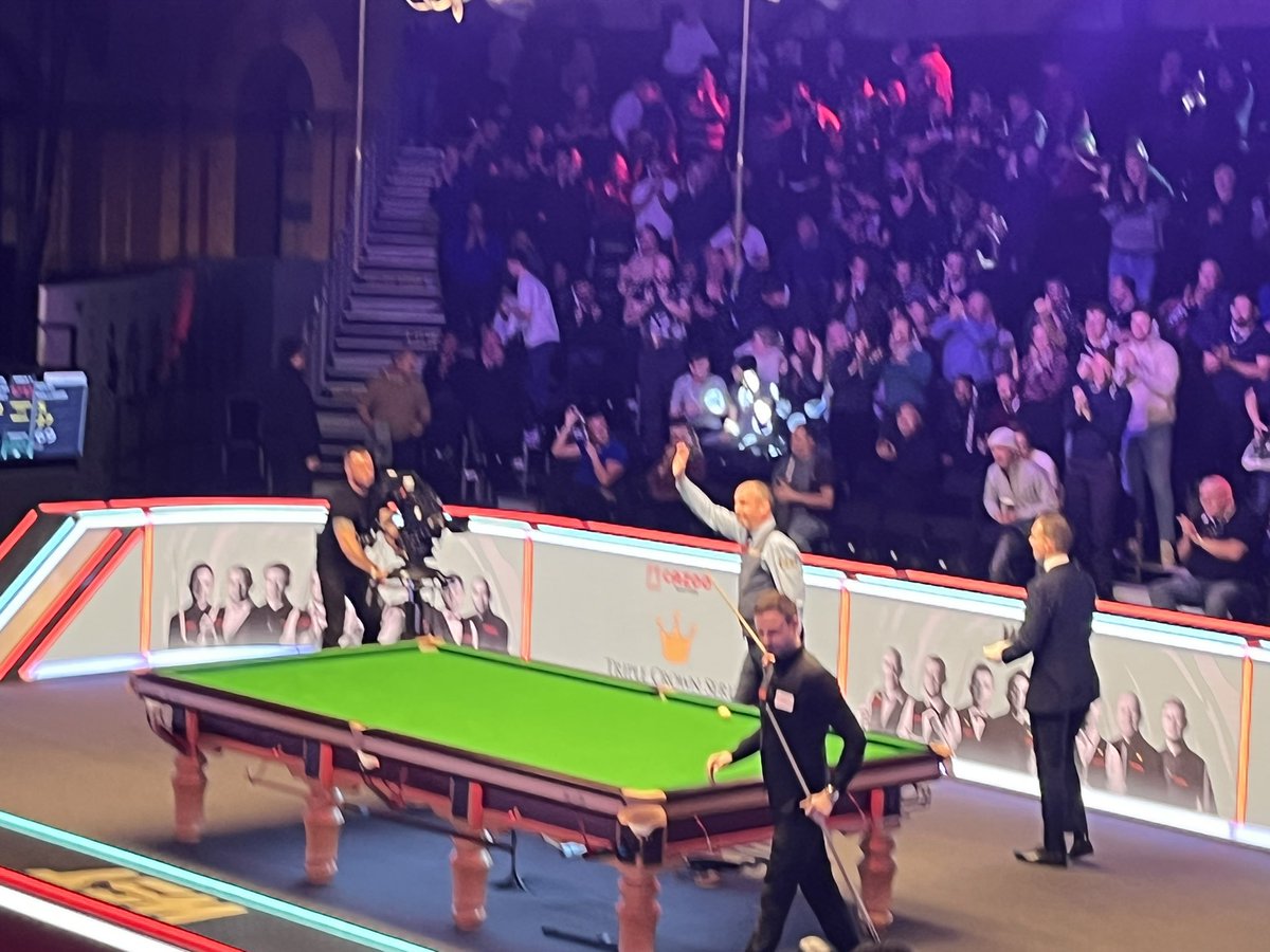 Stephen25693465's tweet photo. First night at any snooker event tonight at the Masters and got to see the absolute main man @markwil147 win with some style. #kebabtime https://t.co/Vv5zXauVL9