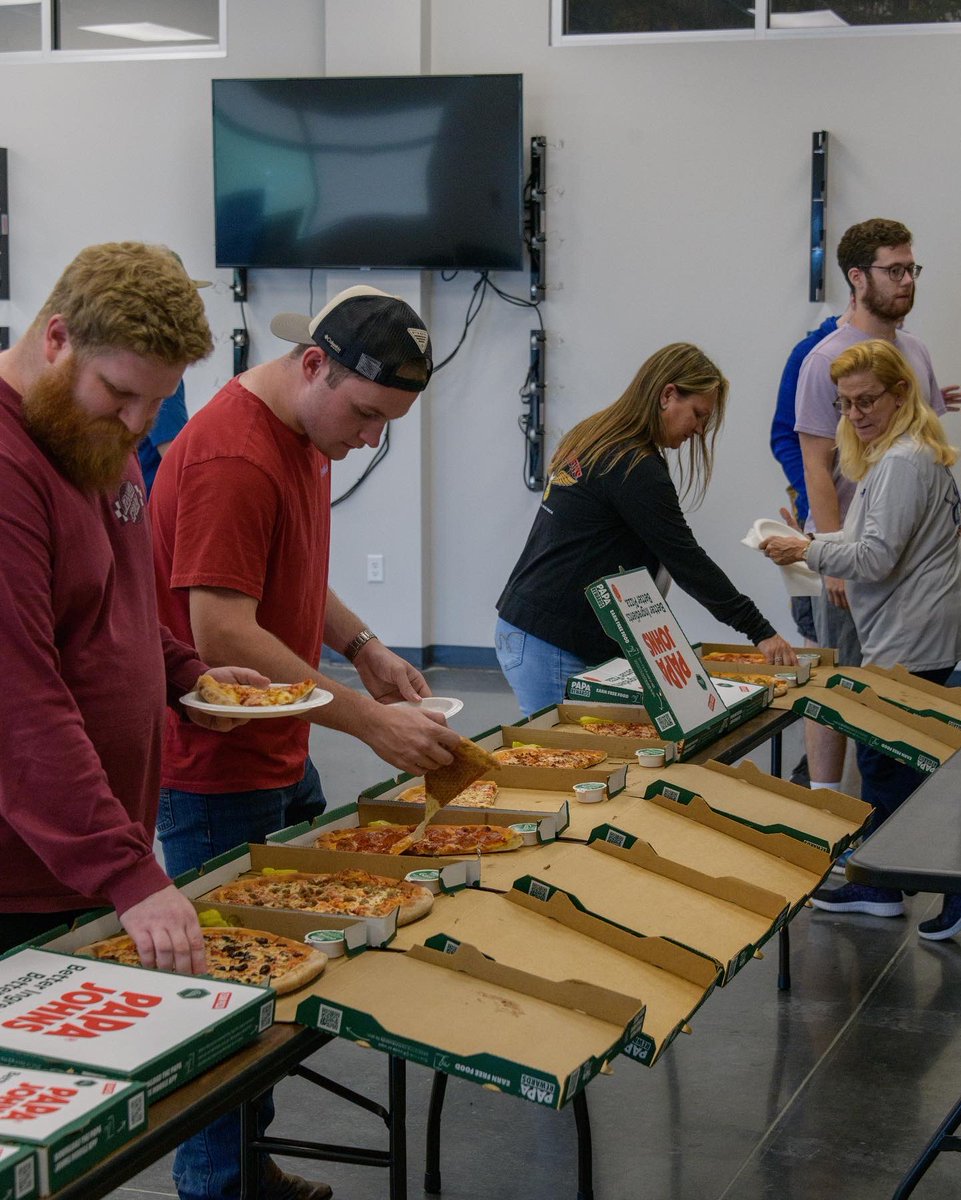 MudHoleTackle's tweet image. Warehouse appreciation post!
Our warehouse employees worked harder than ever this year, receiving, picking and shipping  out 144,751 orders full of guides, grips and blanks.

These men and women are the unsung heroes of Mud Hole. #mudhole #fishing #customrod #customrods