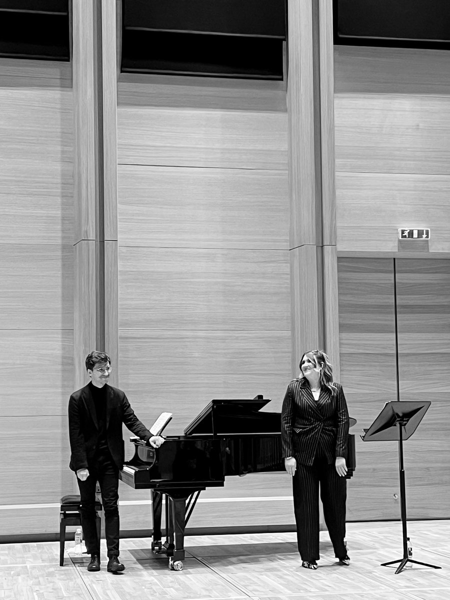 This pair were on 🔥 this evening! <a href="/lozbyoung/">Lauren Young</a> @JJavierum