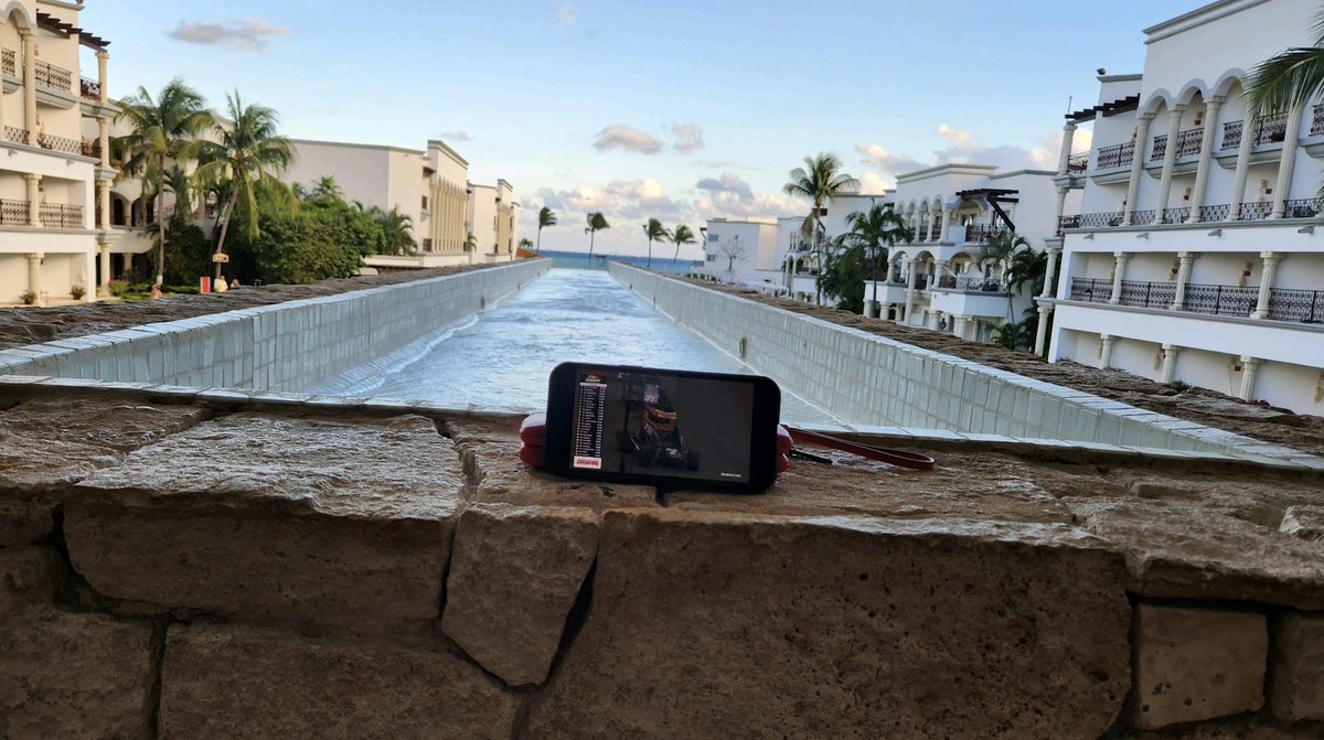 MrsJChaffee's tweet image. #ChiliBowl2023 @FloRacing From Playa Del Carmen, Mexico #tweetyourfloseat Go Pope!! #7tx