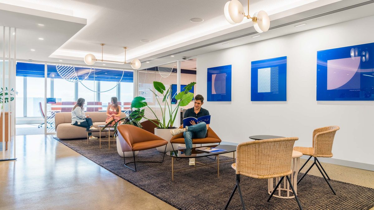 mmoserassociate's tweet image. Through a pilot office in Sydney, we tested a new strategy for @Okta, resulting in a unique approach called the ‘dynamic workplace’. Learn more about this flexible office design: hubs.la/Q01xkR4N0

#WorkplaceStrategy #DynamicWorkplace