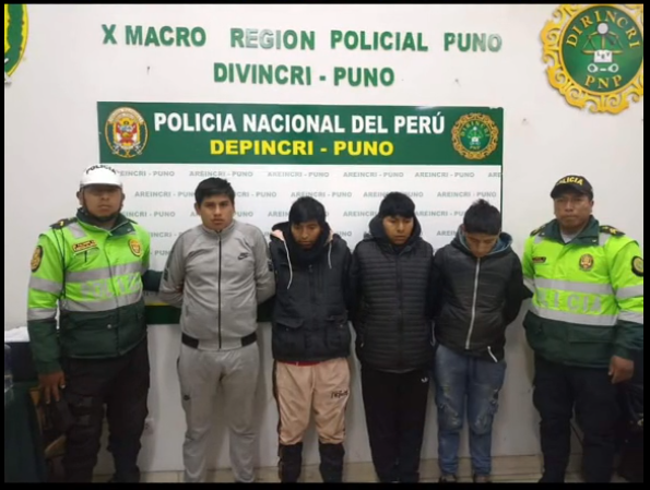informateperu's tweet photo. 🔴 ¡¡¡ATENCIÓN!!! PNP logró detener a 40 personas, entre varones y mujeres, que saquearon Plaza Vea en Puno. Los electrodomésticos entre otros productos que fueron sustraídos por los detenidos, han sido devueltos al establecimiento para las investigaciones. (1/3) https://t.co/FMHW6oVXmZ