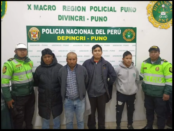 informateperu's tweet photo. La Policía logró capturar a 40 personas, entre varones y mujeres que se encontraban saqueando Plaza Vea de Puno. (3/3) https://t.co/MWAWrdEvHA