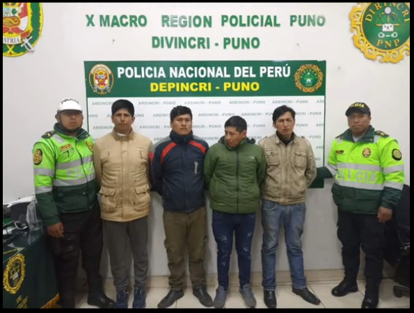 informateperu's tweet photo. La Policía logró capturar a 40 personas, entre varones y mujeres que se encontraban saqueando Plaza Vea de Puno. (3/3) https://t.co/MWAWrdEvHA