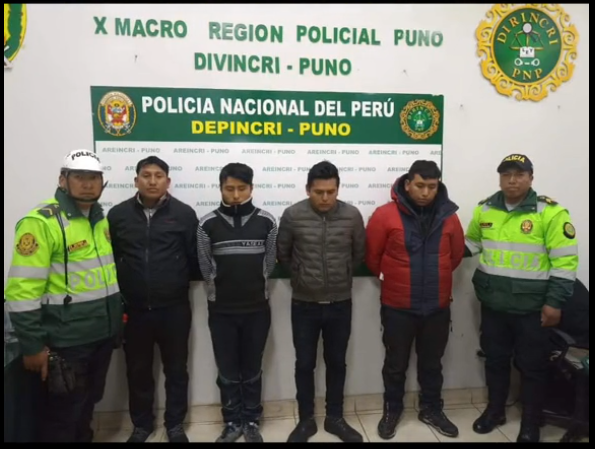 informateperu's tweet photo. La Policía logró capturar a 40 personas, entre varones y mujeres que se encontraban saqueando Plaza Vea de Puno. (3/3) https://t.co/cjPP0F04wa