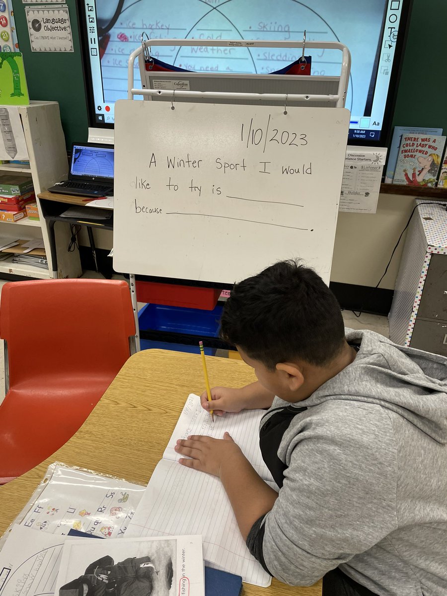 Ss learned about winter sports today in ENL. They used a venn diagram to demonstrate what they read about and then used a sentence frame to write about a winter sport they would like to try and why.⛷️ ⛸️🎣🏂 #ENLatLindell <a href="/Jennifer_LynnP/">Jennifer Pullara</a> <a href="/MsMcGovernLB/">Anna McGovern</a> <a href="/evedaza91/">Dr. Evelyn Perez-Daza</a>