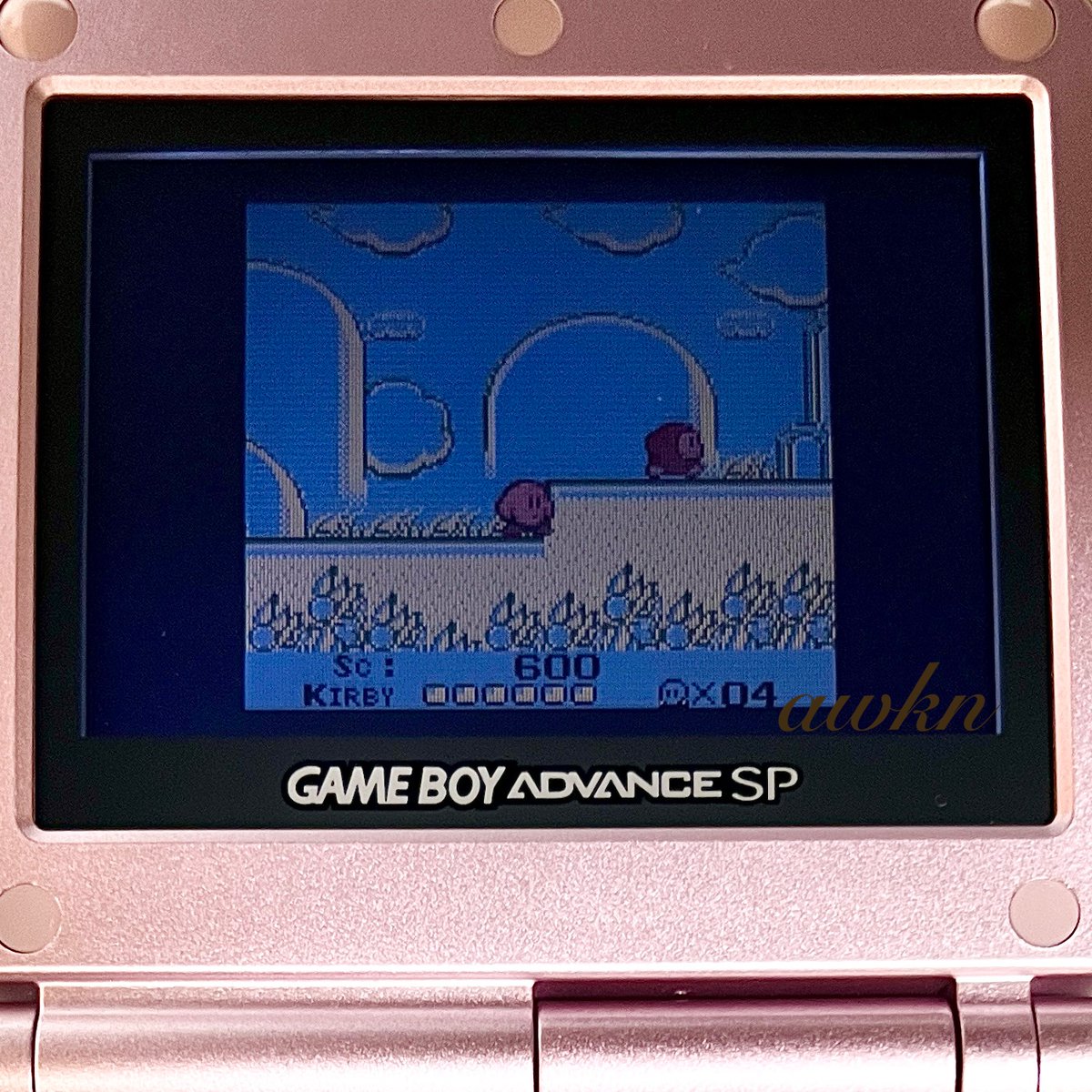 awkn_shop's tweet photo. 星のカービィ
型番：DMG-KYJ

「カービィ」を操作するアクションゲーム
『星のカービィ』シリーズの第1作目。

#game1992 #awknGAME
#game #gb #gameboy #ゲームボーイ
#任天堂 #nintendo #ニンテンドー
#HAL研究所 #HAL #カービィ
#レトロゲーム
購入はこちら📦→https://t.co/wzca5XlWIj https://t.co/zQl1LV9HtQ