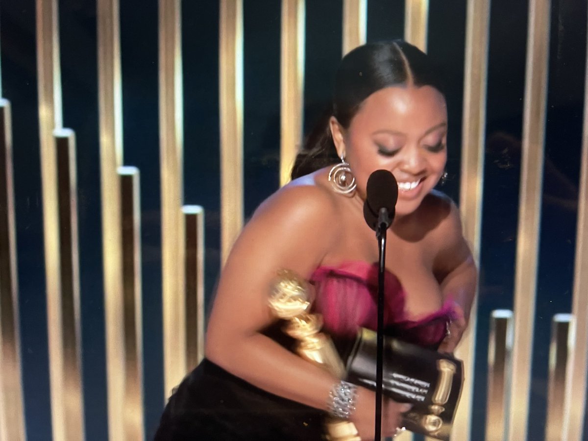 SusanaMoscatel's tweet photo. Y como les encanta juntar comedia con musicales la mejor actriz en una serie de estas índoles es #QuintaBrunson cabe mencionar que la presentadora fue quien dijo que sigue la “magia de las chicas negras” esta noche. #Elementry (Jean Smart #Hacks es la mejor comediante digo yo). https://t.co/Wf6b464Imu