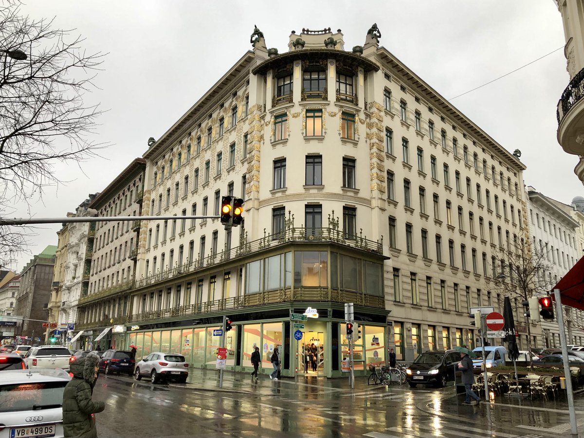 There's a lot of great Art Nouveau architecture and art in Vienna, although it's called Jugendstil, not Art Nouveau. #ViennaNow #Architecture #OttoWagner @ViennaInfoB2B fiveyearsproject.blogspot.com/2023/01/jugend…