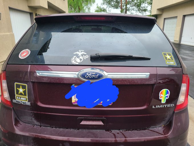 We feelin the new sticker or nah? https://t.co/yjdIUNXPWb<a href="/tag/scream"class="tags"><span>#scream</span></a><a href="/tag/takeapicture"class="tags"><span>#takeapicture</span></a><a href="/tag/ghostface"class="tags"><span>#ghostface</span></a><a href="/tag/littlemoments"class="tags"><span>#littlemoments</span></a>