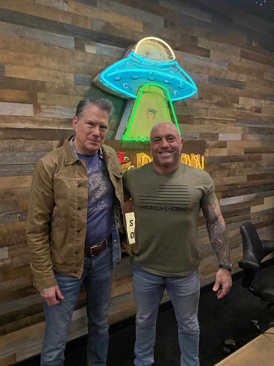 MBCompanyMan's tweet photo. Just finished another conversation with the very excellent @joerogan. In addition to talking about the world’s hot spots, current crisis and SBF/crypto, we also put together the definitive analysis of the Harry/Meghan situation. Not to mention my new book. Which I just mentioned. https://t.co/WN3XGBUG6x