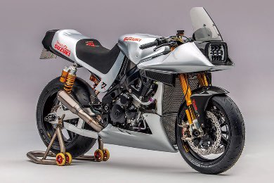 motospo_'s tweet photo. チーム･クラシック･スズキ KATANA
（スズキGSX-R1000）
https://t.co/nfDcupQTqg

空冷カタナルックに水冷エンジン＋アルミフレームの出で立ちから、KATANAか’15～’20年型GSX-S1000に空冷用カウルを付けて2本サス化したかと思うだろうが、ベースはそれらのルーツとなったGSX-R1000K8。 https://t.co/deB85RUw2l
