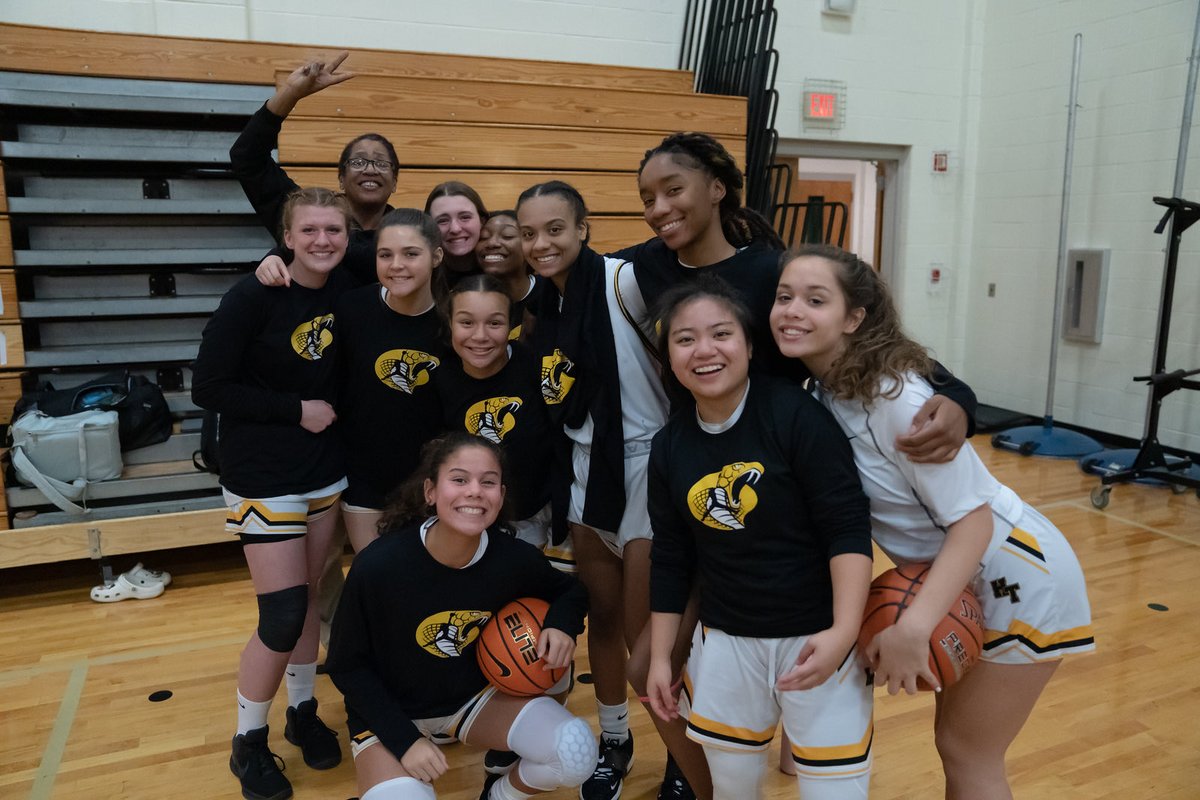 hthsgbb's tweet photo. Edgewood pregame photo was all smiles! ๐ซถ๐ค๐๐
#hthsgbb #htdtw #techontop #cobranation https://t.co/0yyzJvmpby