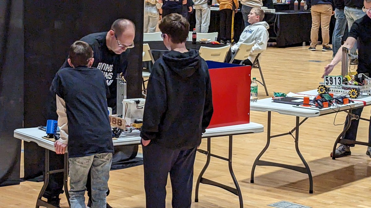 Taft9988's tweet photo. Taft Robotics #9988 getting ready for our meet. Thank you Metro Robotics for hosting at Veterans Memorial Coliseum. @TaftNotify https://t.co/UEYnvyzkGH