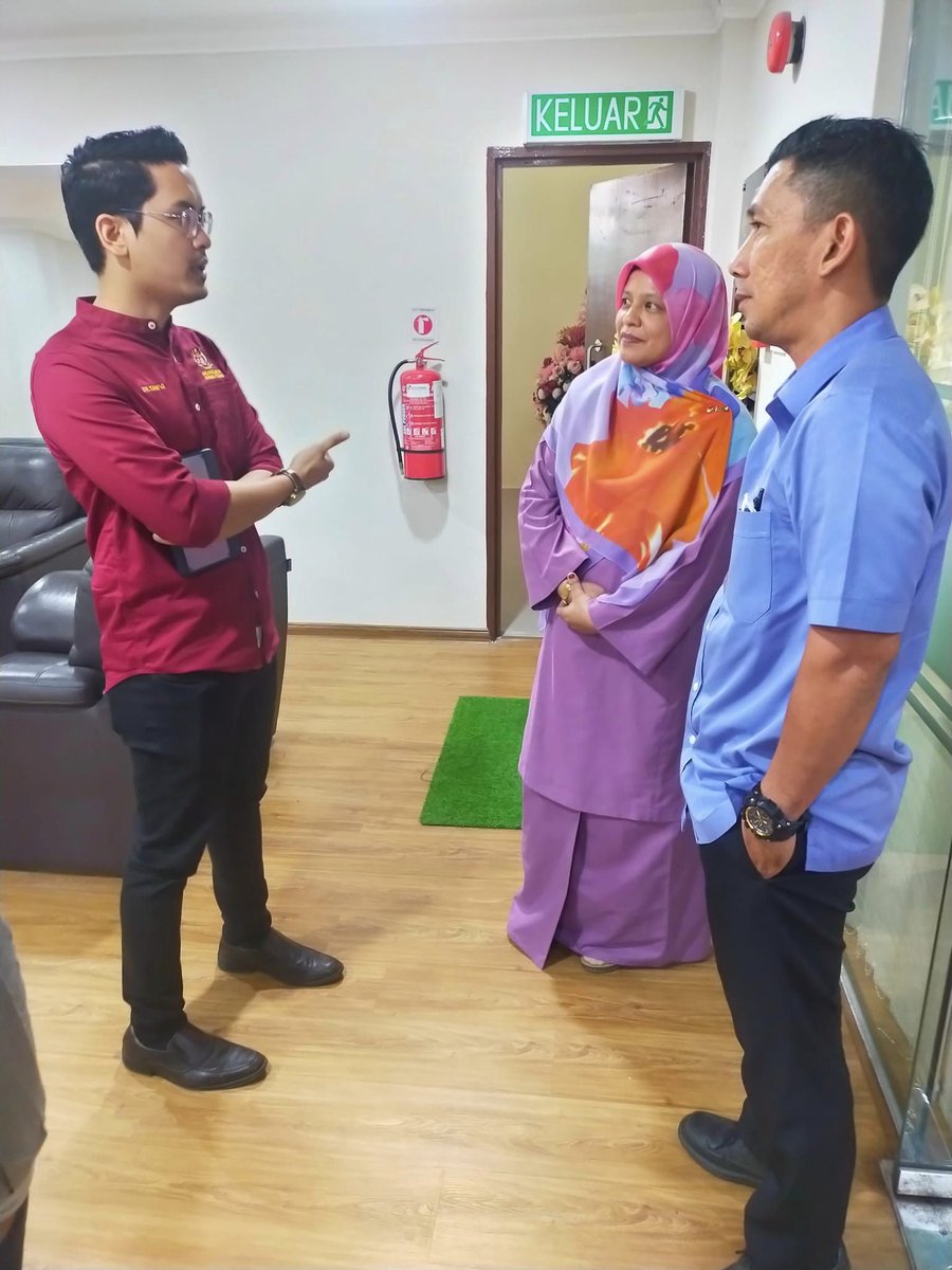 pdtkmkedah's tweet photo. 10/01/2023 (Selasa)
Lawatan Kunjungan Hormat
YB. Dr. Taufiq Dato' Johari Ahli Parlimen Sungai Petani ke Pejabat Pegawai Daerah Kuala Muda.
#pdtkm #parlimentsungaipetani https://t.co/VKxOxk7J1R