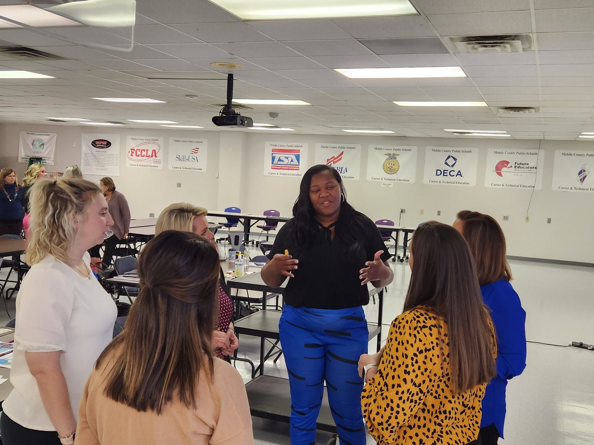 JohnsonValAL's tweet image. Today I had the opportunity to share findings regarding video analysis &amp;amp; teacher efficacy from my dissertation w/ @MobilePublicSch school leaders. As always, I learn so much from participants and leave wanting to learn even more. Thank you to all who attended! #LearningLeading