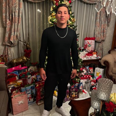 Danyi97's tweet photo. #NuevaFotoDePerfil https://t.co/yQR5UzZuFE