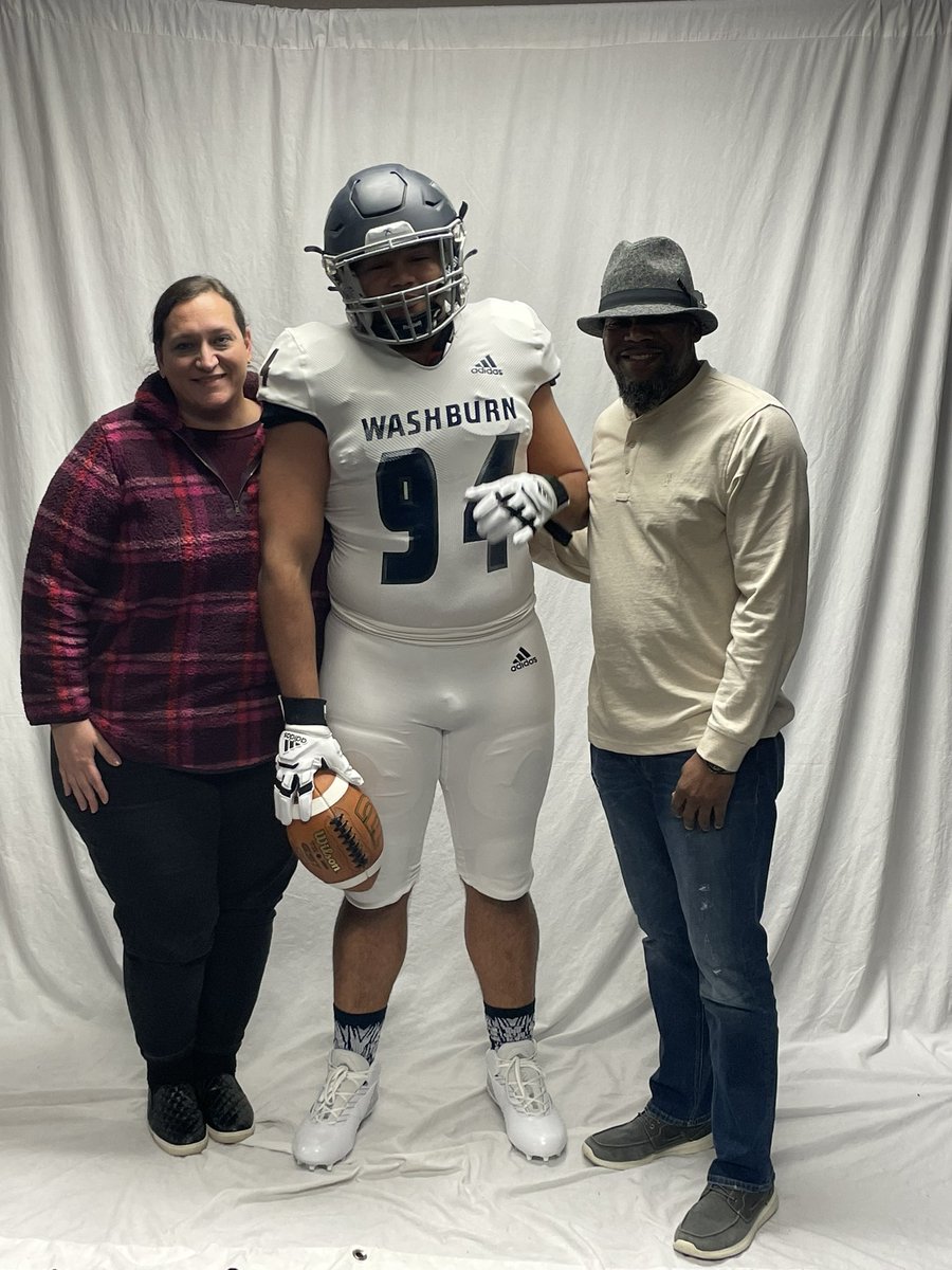 Had a great visit to Washburn this past weekend, me and my family had a great time seeing the campus. Thanks for having us @wucoachschurig out.     <a href="/mitche11schurig/">Mitch</a> <a href="/Dane_Simoneau/">Dane Simoneau</a> <a href="/CoachMLuke/">Malen Luke</a> <a href="/CoachBrockLuke/">Brock Luke</a> <a href="/Zach_Watkins/">Zach Watkins</a>