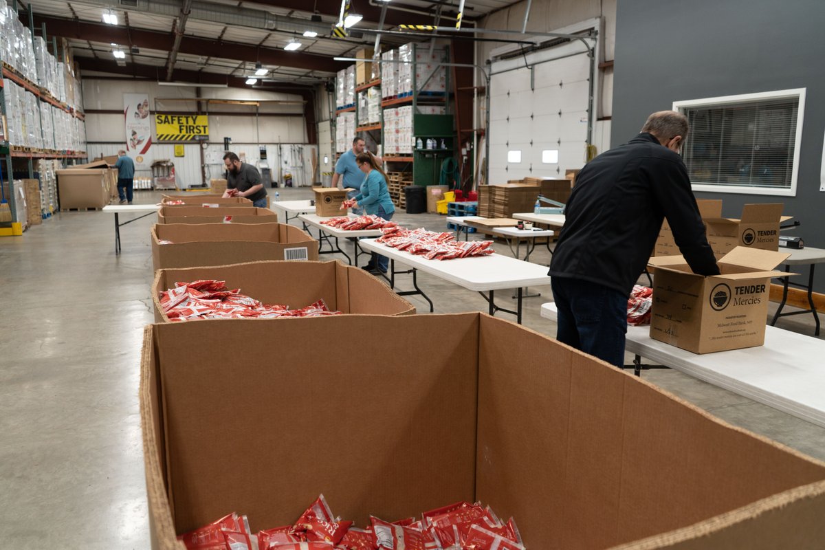 MortonInd's tweet photo. Giving back to our community and others in need is so important to us at Morton Industries, it's one of our benefits!

Thank you Midwest Food Bank for the opportunity to help prepare food for up to 10,000 people in need today!
.
#fabrication
#manufacturing 
#givingback  
#hiring https://t.co/KUe3DWWG4I
