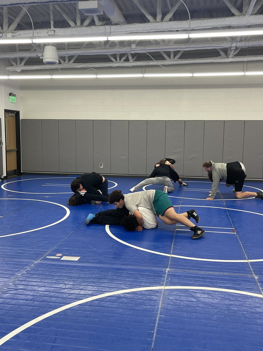 OPS_WestviewWR's tweet photo. Grinding before Metros! This team wants to prove that their hard work is paying off #mobup #oneprogramonegoal # https://t.co/cUG7mHBBD3