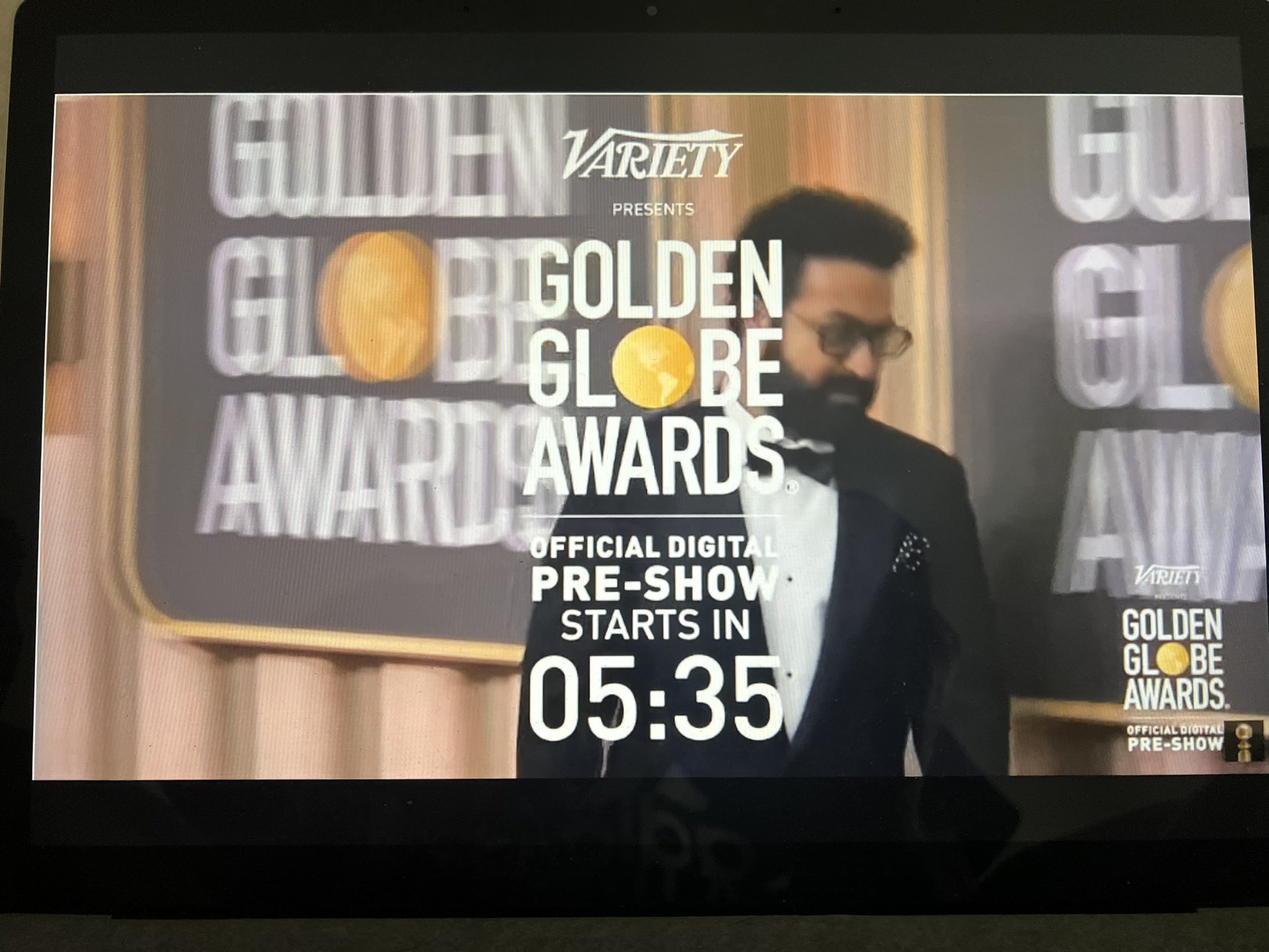 FmJdxKDagAE1ZZA?format=jpg&name=large