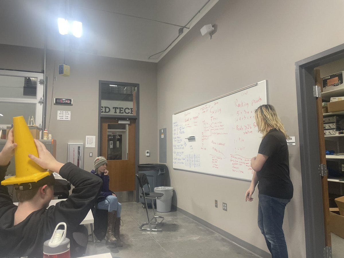 Thinking hats on for talking #ChargedUp strategy #genehaasfoundation #johndeere #argosyfoundation #omgrobots <a href="/stem_fm/">STEM Alliance FM</a>