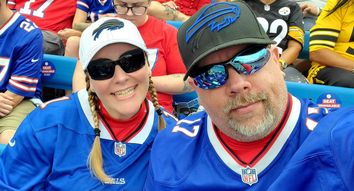 DebWillett's tweet photo. @BuffaloBills @LabattUSA #GoBills #BillsMafia https://t.co/SkQxNZhsXu