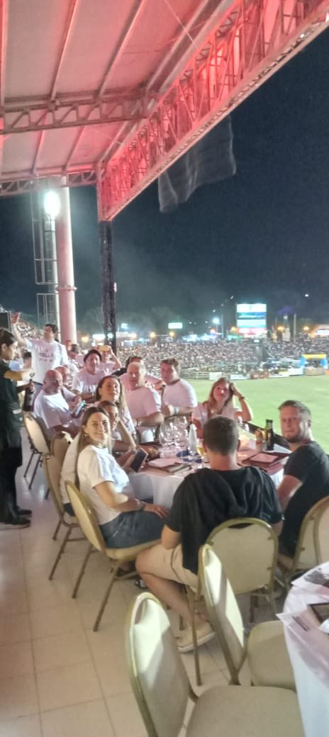 tomasgkelly's tweet photo. Evento Jesús Maria, @AgricolaKelly (Kelly S.A.) presente junto a @NewHollandArg, noche hermosa que pudieron disfrutar nuestros clientes!!! Año que viene volveremos!!! 🇦🇷🇦🇷🏆🏆🏆🙌🙌🙌 https://t.co/SHipeusX1d