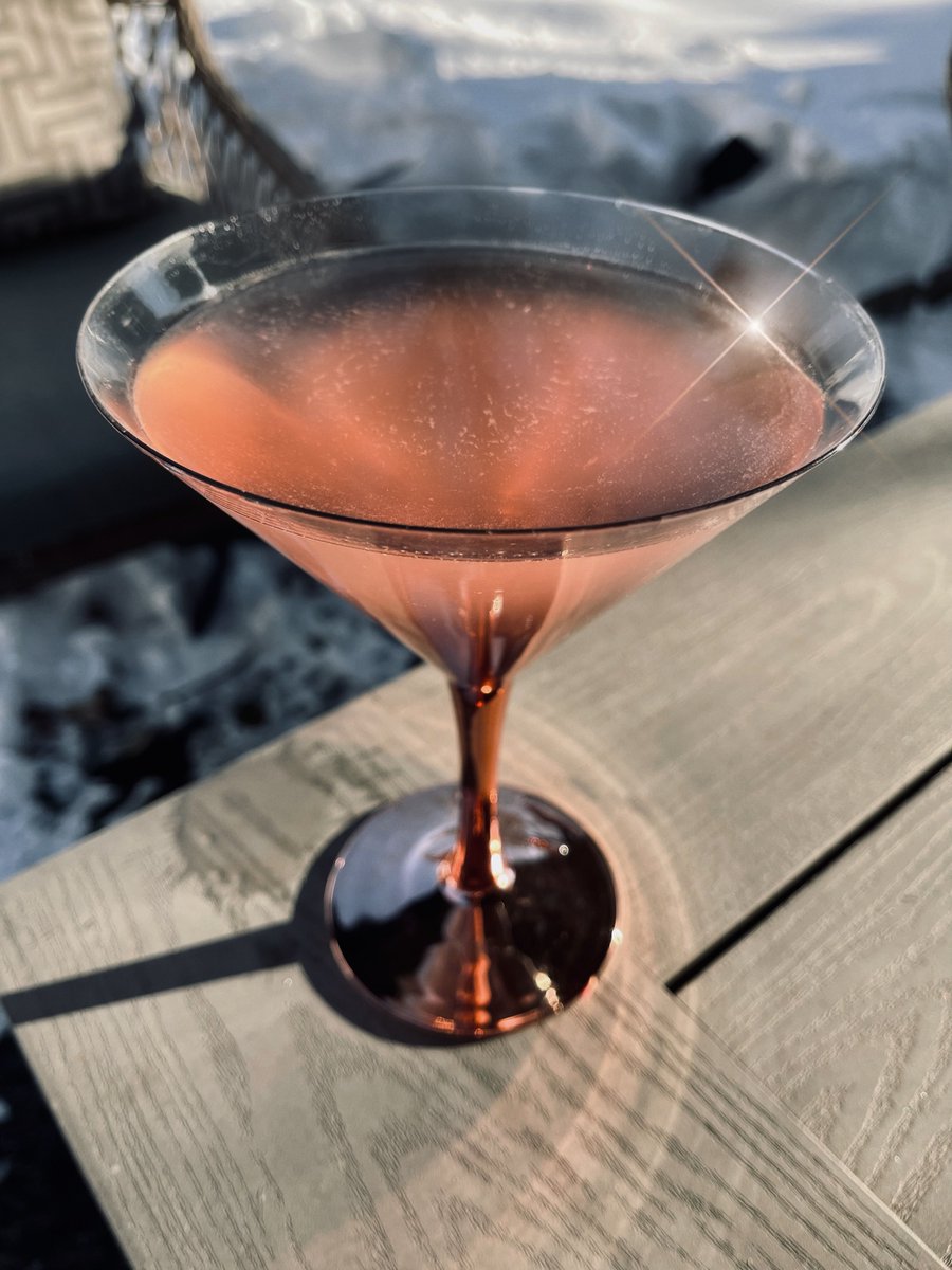 DebraMacki's tweet image. A friendly reminder, The cranberry juice in the fridge is only for cosmos. Stop drinking it. 🤣😘🫶🏻