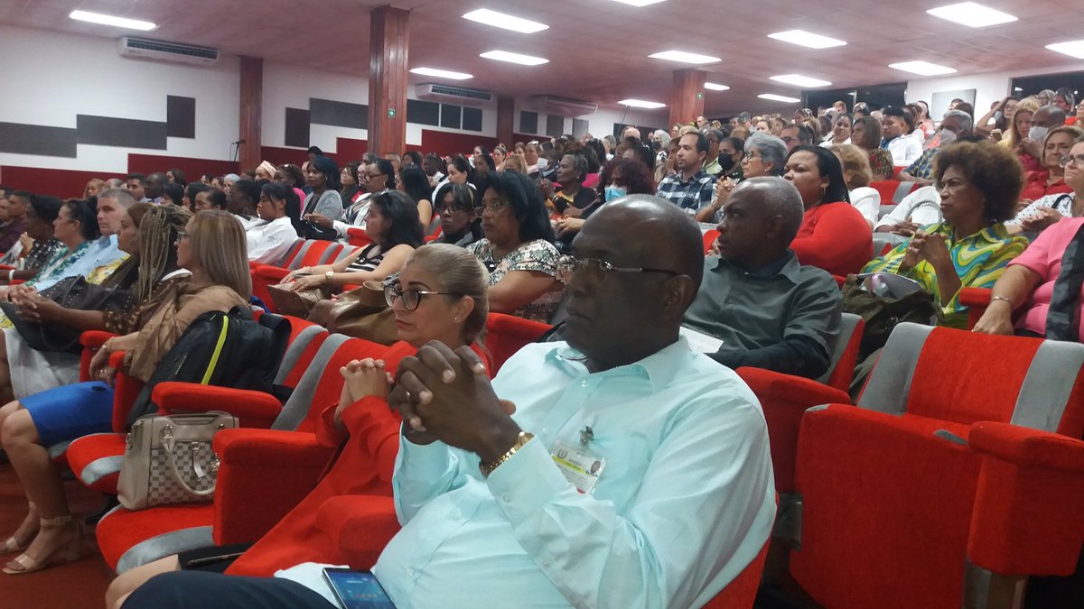 Un honor y un placer impartir Conferencia sobre #Nanomedicina en la inauguración de la Convención Habana-Salud 2023. 

A mi padre y a #FidelPorSiempre, quienes apostaron desde muy temprano por alcanzar la soberanía tecnológica y científica de #Cuba, las primeras palabras.