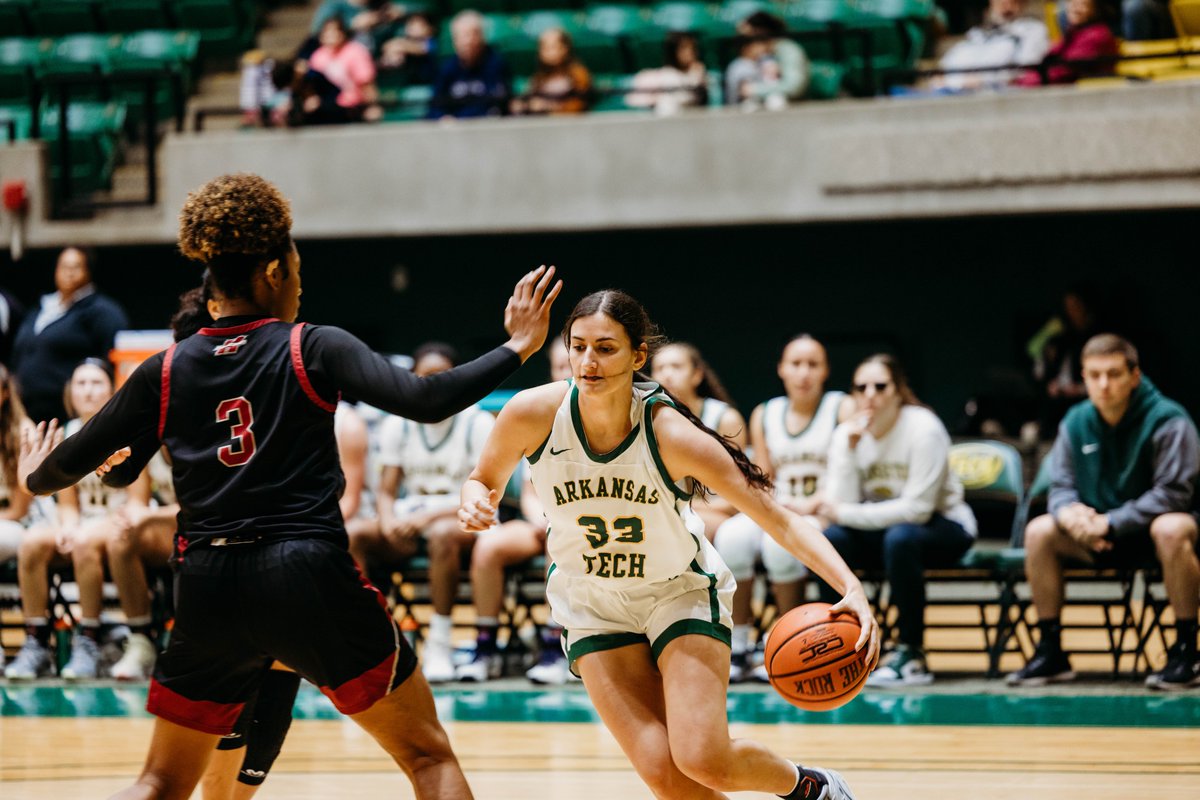 Just under 48 hours until hoops are back in Tucker! Big time games are on tap for both the Golden Suns and Wonder Boys as they vie for top spots in the GAC standings! 

You don't want to miss any minute of the action! Oh, and bring 2 or 3 friends along with you as well!

#FightOn