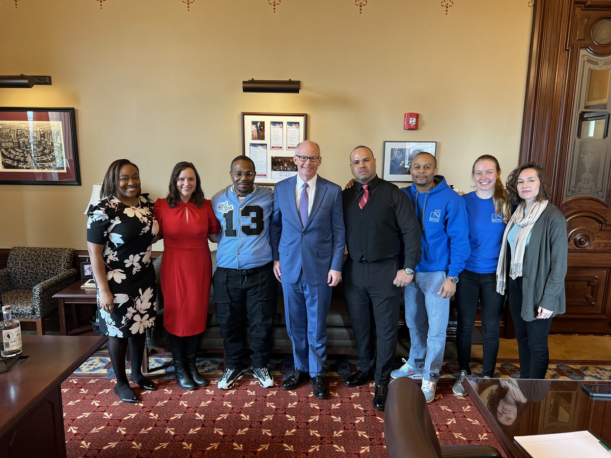 JusticeRestore's tweet photo. Thank you @DonHarmonIL for your leadership and for passing House Bill 1064. We should not be condemning young people to die in prison with no possible chance of a parole review. https://t.co/A6weTmOeVY