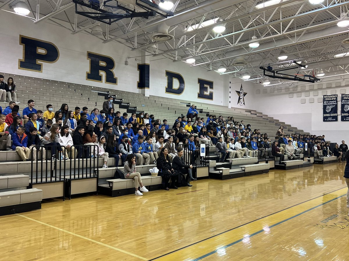 yirigo_'s tweet image. Welcome @LChavez_ES Lujan-Chávez Elementary to @SRidge_MS! We are excited to meet our future generals. A special shout out to our amazing Counselors for doing a great job in organizing this event. 💙💛💙💛 #SRMSHasCourage #TeamSISD #GeneralsConquer