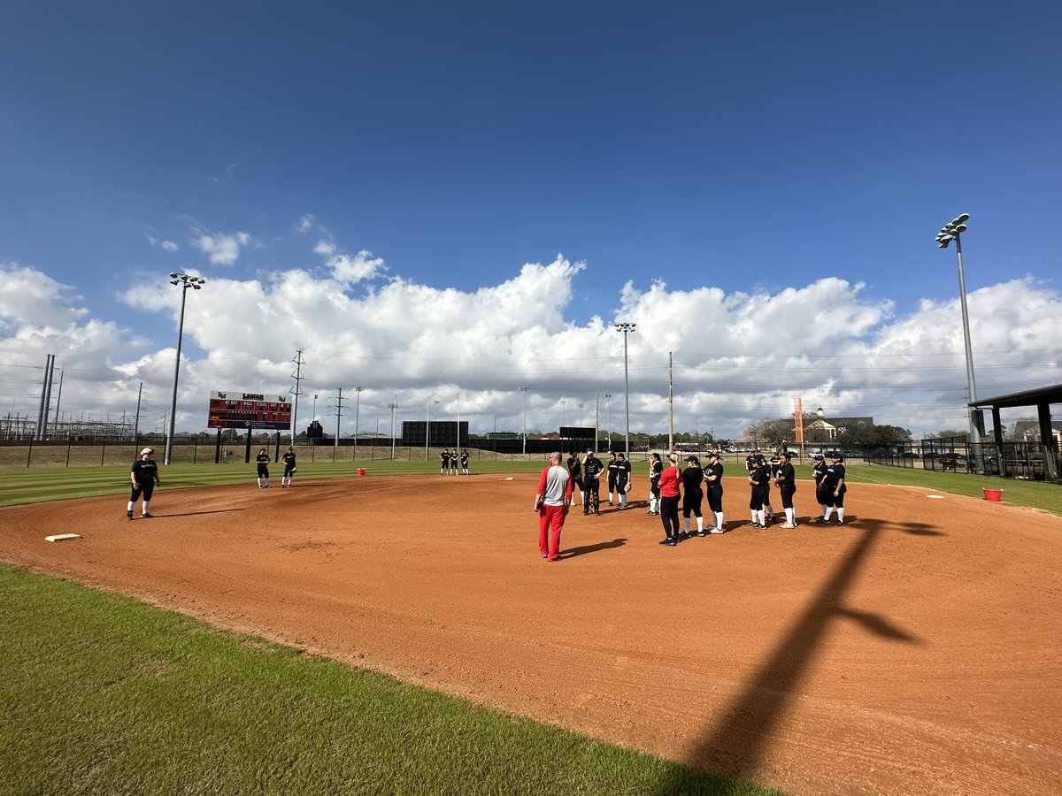 LamarSoftball's tweet photo. 𝚆𝚎’𝚛𝚎 𝙱𝚊𝚌𝚔! 𝙶𝚛𝚎𝚊𝚝 𝚏𝚒𝚛𝚜𝚝 𝚍𝚊𝚢 𝚘𝚗 𝚝𝚑𝚎 𝚏𝚒𝚎𝚕𝚍. #WeAreLU https://t.co/v4Kr6GCOIR