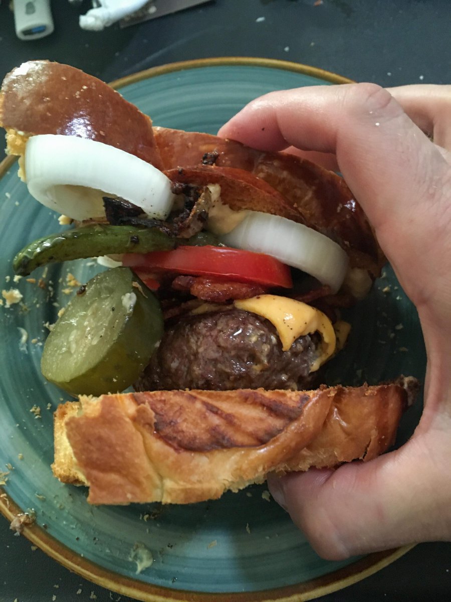 DiningCooking's tweet photo. Proportions 
 
#Burger #Burgers
 
https://t.co/fWkI6UU1HC https://t.co/HlQM08Xl32
