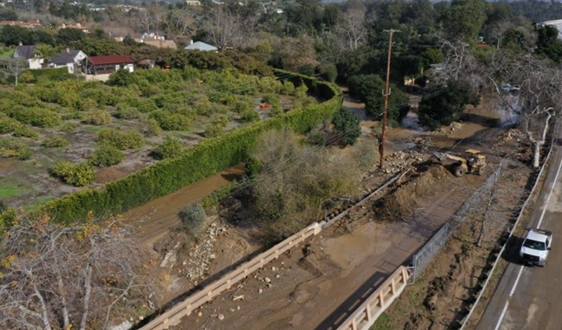 CaltransD5's tweet photo. Here's a bird's eye view of #hwy101 near #SanYsidroCreek in #Montecito following the heavy downpour. https://t.co/RkKg3kuFjY
