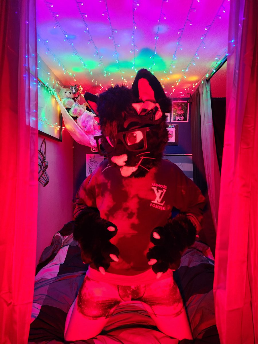 SpicySneek's tweet photo. How about you come help me get these undies off?~ I'll let you taste what's underneath 😘

🪡 @suitsyourfancy 

#murrsuit #softsuit #murrsuiter #softsuiter #nsfwfurry #nsfwfursuit https://t.co/nsnJys7Uqh
