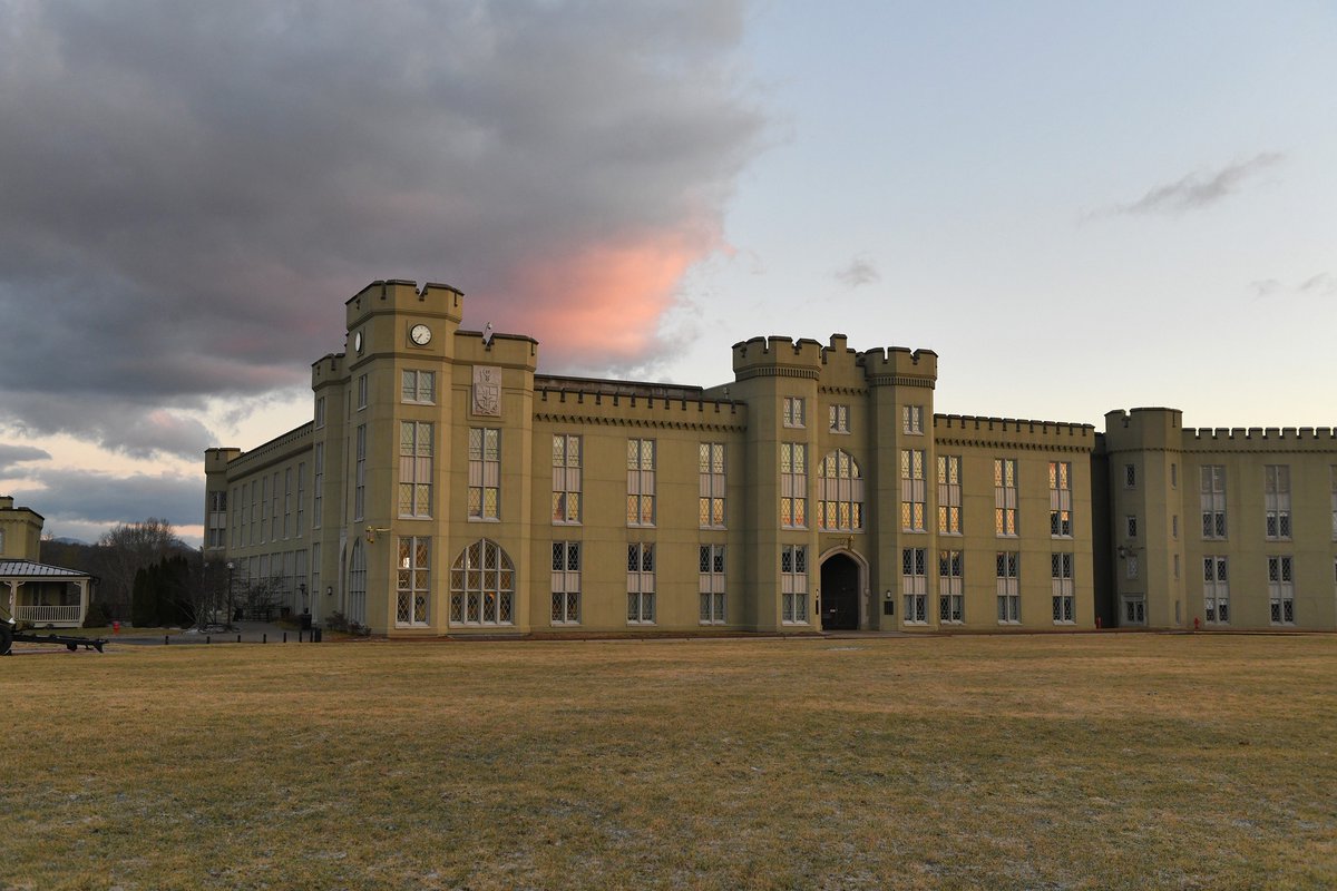Thehappening_rc's tweet photo. Virginia Military Institute
Virginia History Rockbridge County #History #historyteacher #ourhistory #vahistory #local #College #Liberty #rockbridgecountyva #stonewall #hall #bricade #stonewall #rolling #Infantry #college #training #higherlearning #local #students #Honor https://t.co/lnAsh9Z2E7