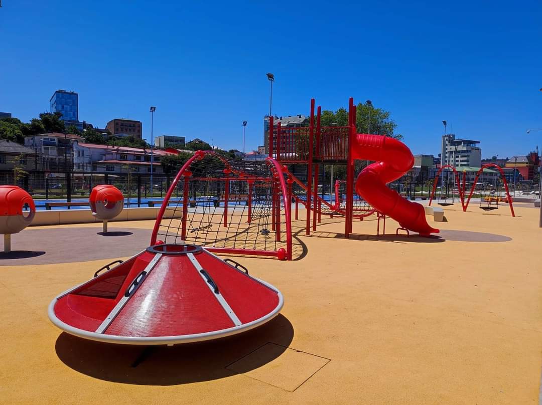 Apertura parcial del nuevo paseo Costanera en Puerto Montt.

Fotos: Municipalidad de Puerto Montt.