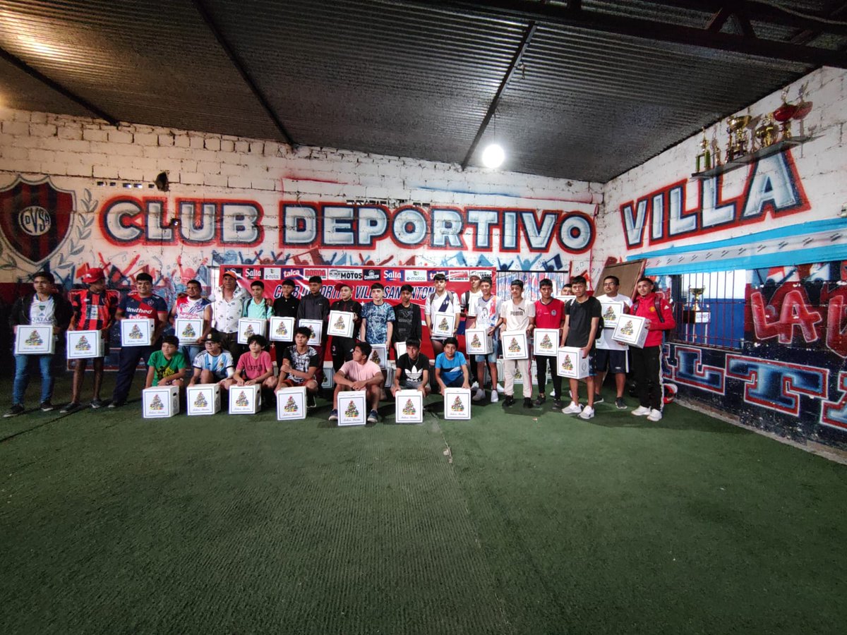 CDVSanAntoniook's tweet photo. Instituciónal | Se realizó la entrega de bolsón de navidad para las #Inferiores, #Hockey y #EscuelaDeBox de parte de la Comisión Directiva. https://t.co/dCiixJY6r5