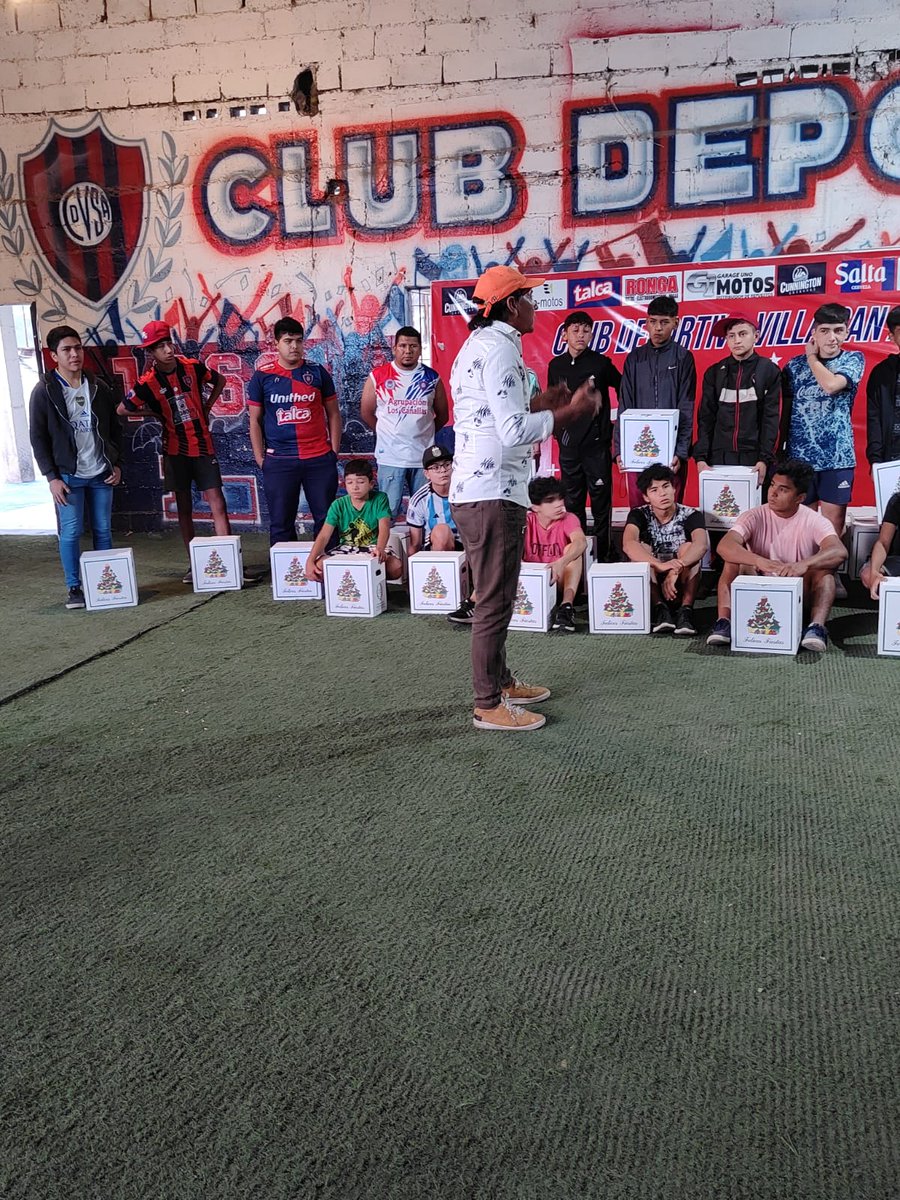 CDVSanAntoniook's tweet photo. Instituciónal | Se realizó la entrega de bolsón de navidad para las #Inferiores, #Hockey y #EscuelaDeBox de parte de la Comisión Directiva. https://t.co/dCiixJY6r5